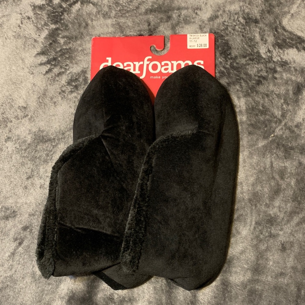 DEARFOAMS- Woman’s Black Plush Slip-On Slippers (XL)
